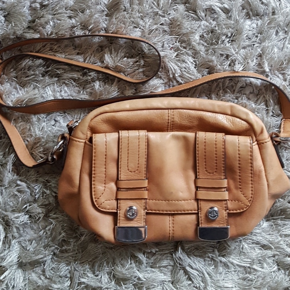 B Makowsky tan leather handbag